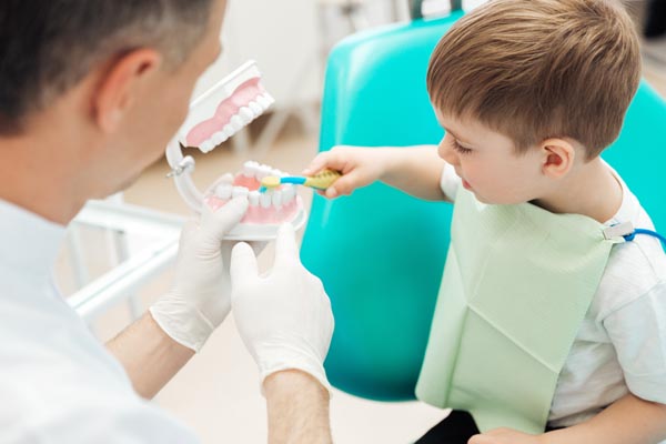 Schallzahnbürste Zahnschmelz bei empfindlichen Zähnen